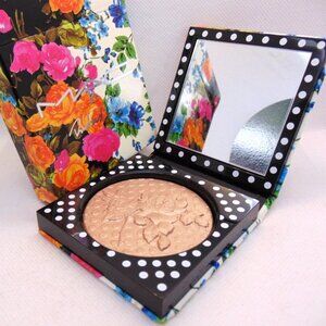 M.A.C by Richard Quinn SKINFINISH Extra Dimension Highlighter 0.26oz/7.5g NIB